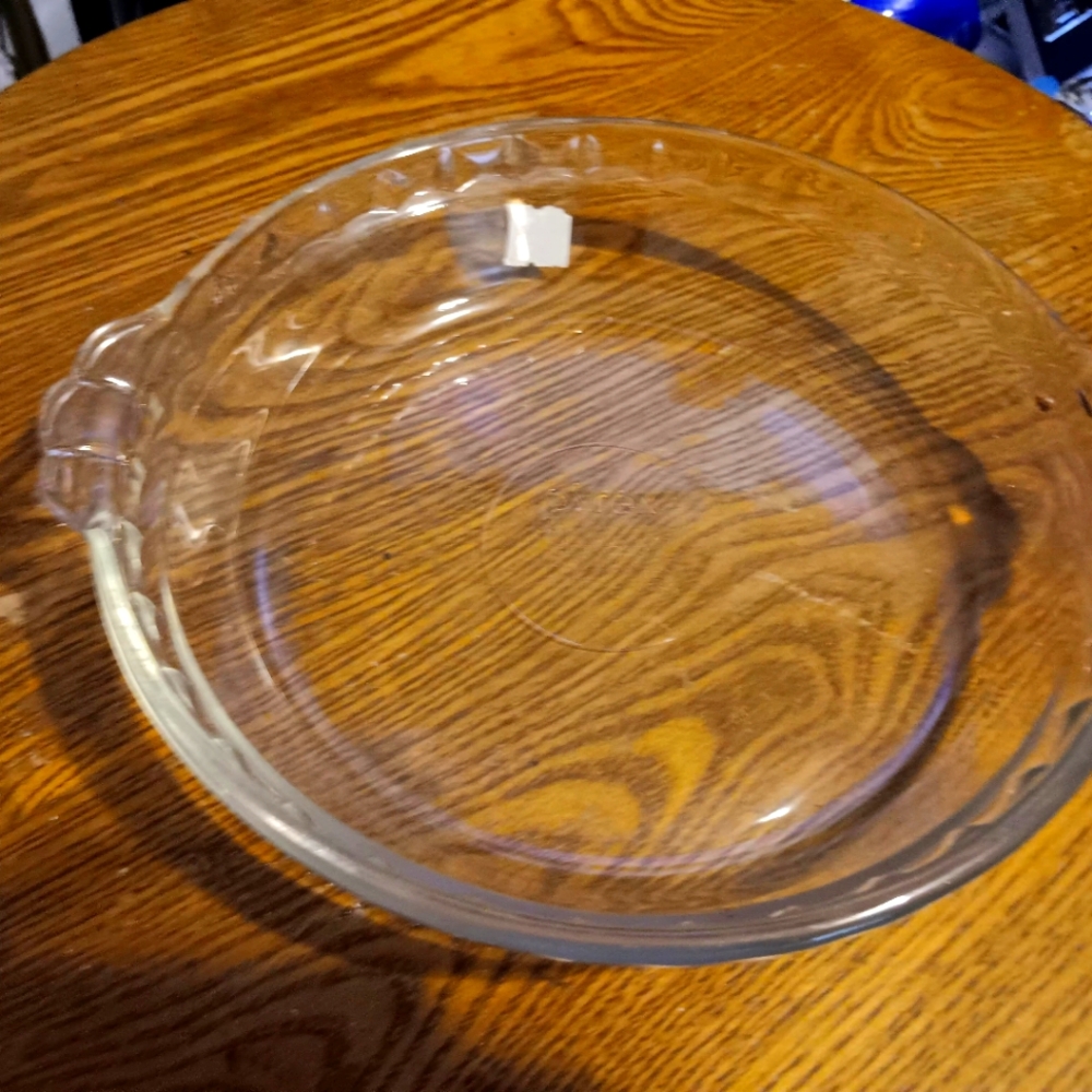 VINTAGE Pyrex Scalloped Pie Plate